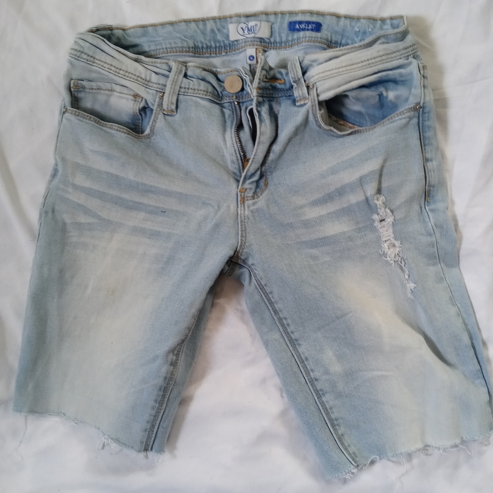 YMI Low Rise Light Wash Distressed Denim Cut Off Jean Shorts Size 5